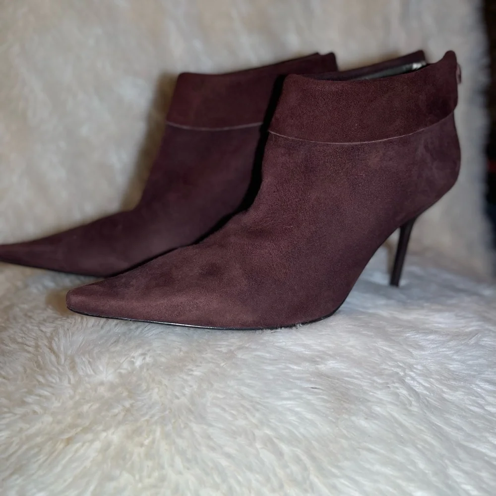 BCBG women’s burgundy pointed toe ankle boots size 8
